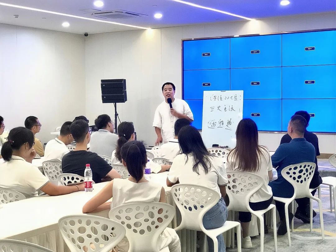 扬传统文化 聚奋进力量